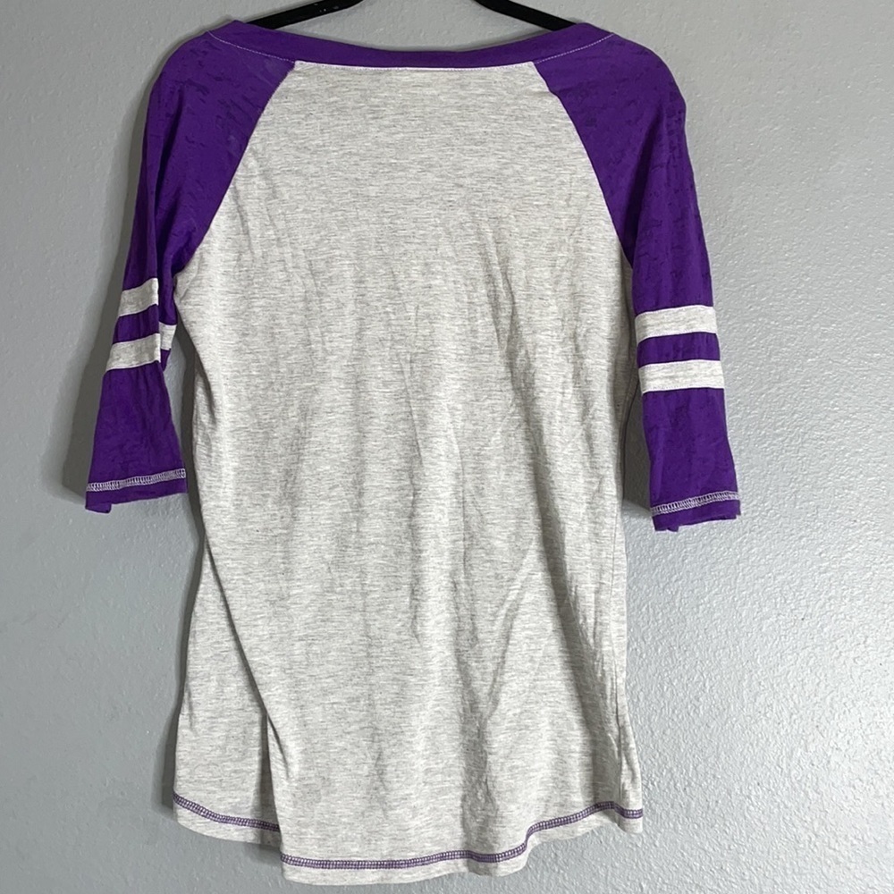 NBA Los Angeles Lakers V Neck T Shirt - Picture 4 of 4